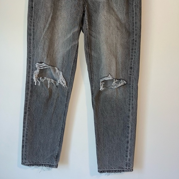 American Eagle Ripped Mom Jean in Smoked Gray 6 - Picture 6 of 16